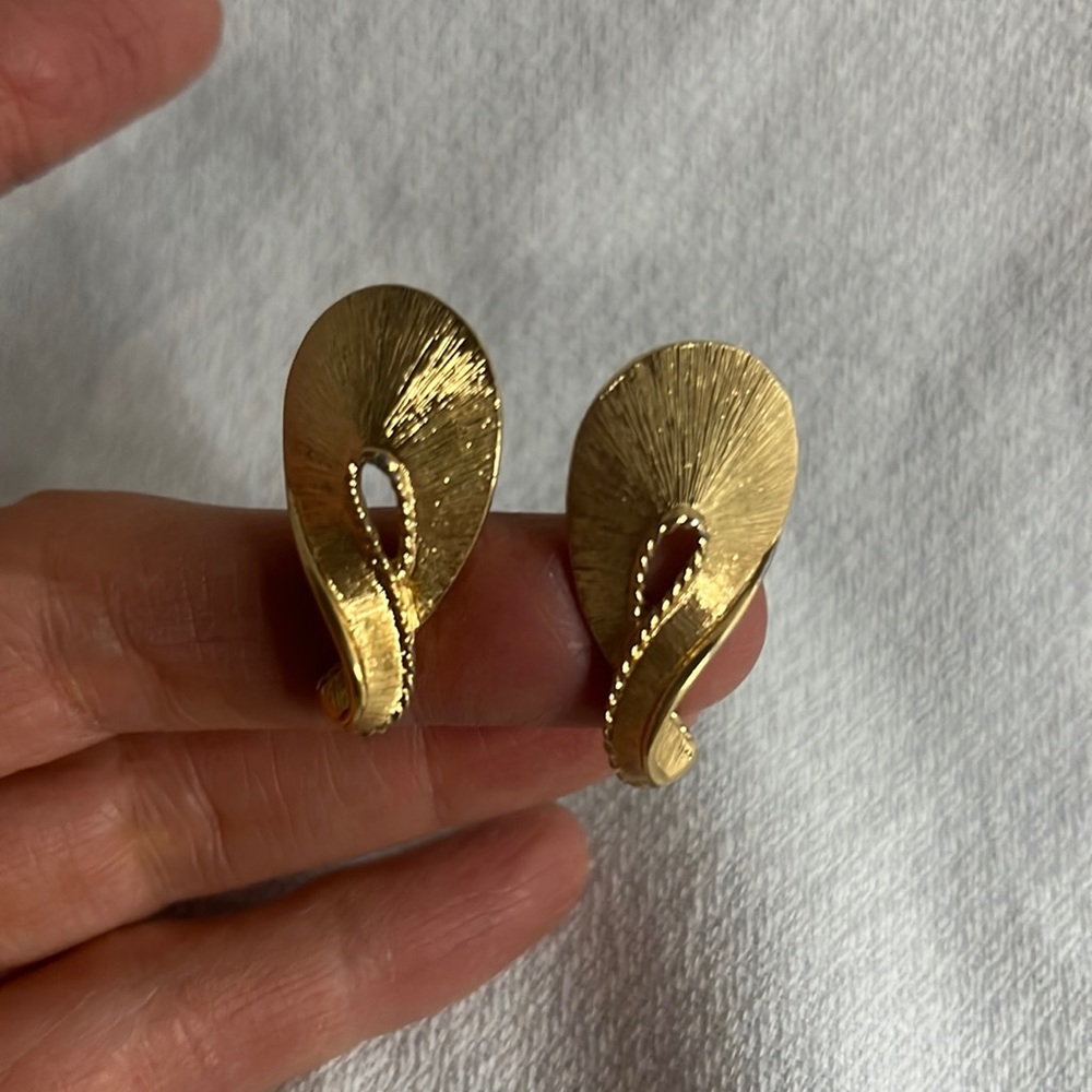 Vintage Monet gold toned clip earrings